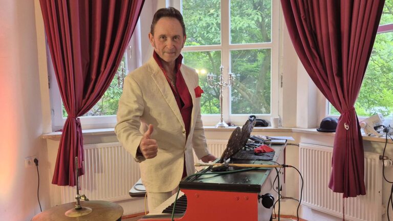 Boogieman Vito am Klavier